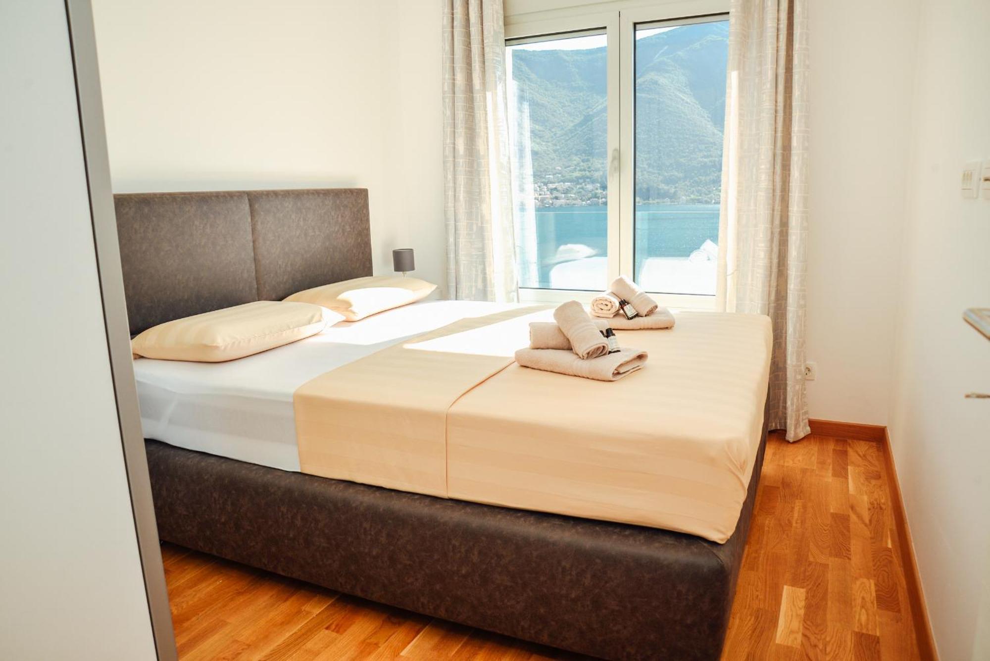 Sea View Apartment For 4 Kotor Exterior photo