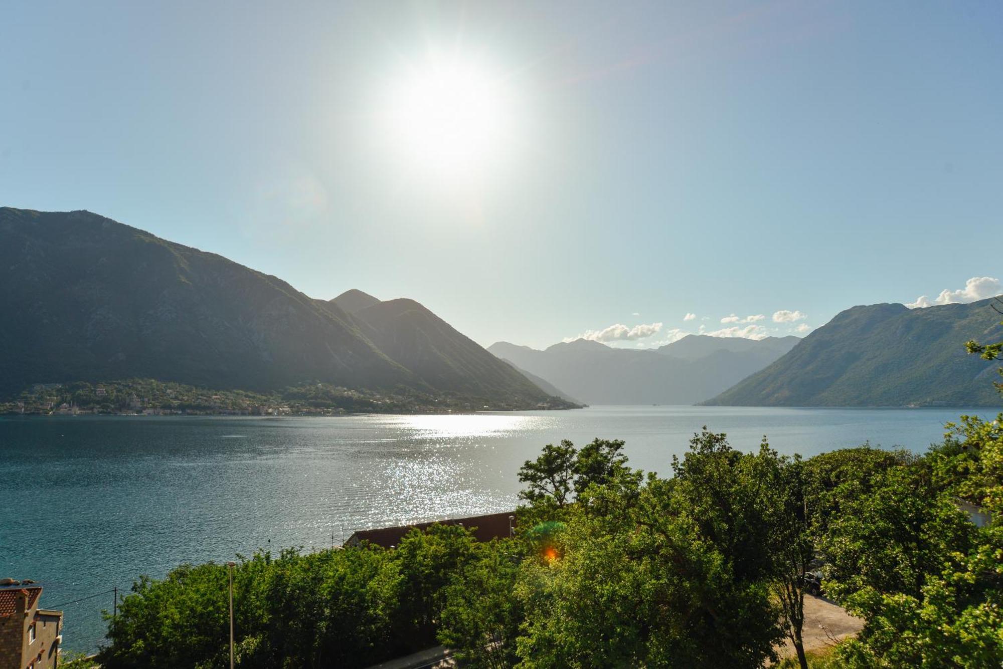 Sea View Apartment For 4 Kotor Exterior photo