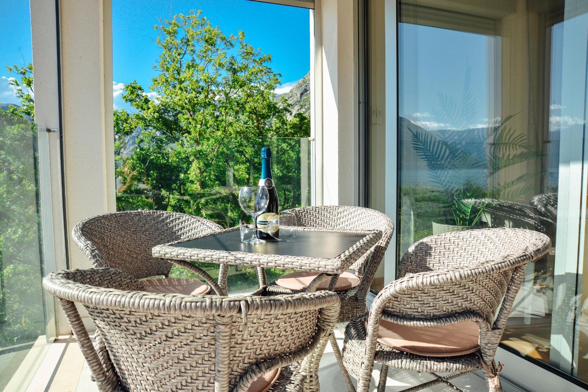 Sea View Apartment For 4 Kotor Exterior photo