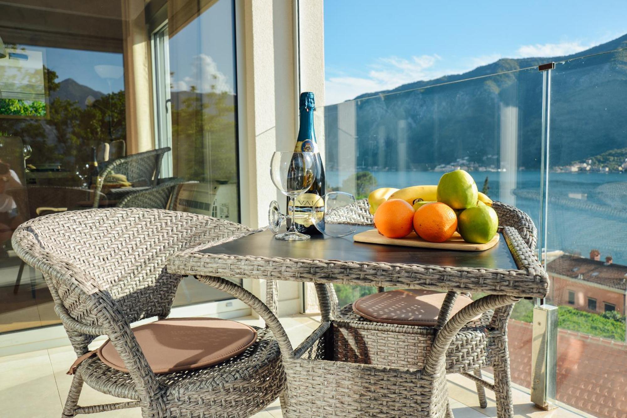 Sea View Apartment For 4 Kotor Exterior photo